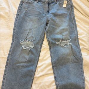 BNWT Mid-Rise Boyfriend Ripped Loose Jeans